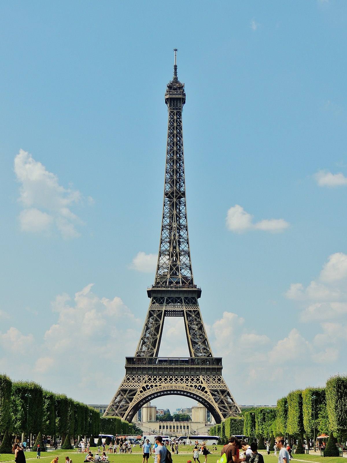 1200px-The_Eiffel_Tower,_July_24,_2014